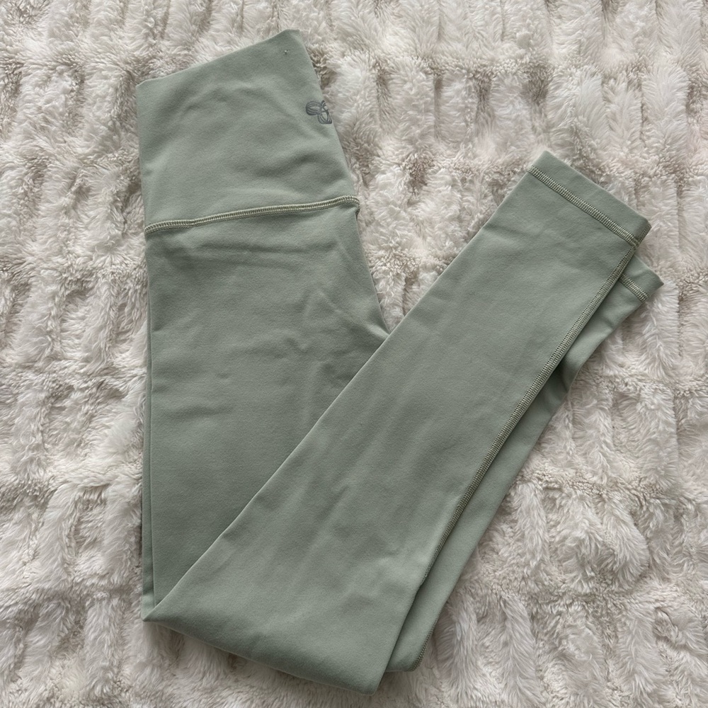 Aritzia TNA Action Leggings